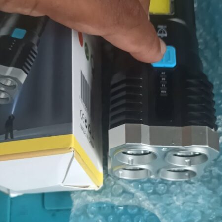LANTERNA 4 NÚCLEOS SUPER POTENTE